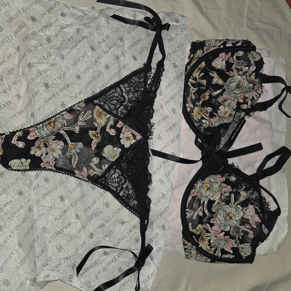 Victoria's Secret Black Floral Embroidered Bra Set